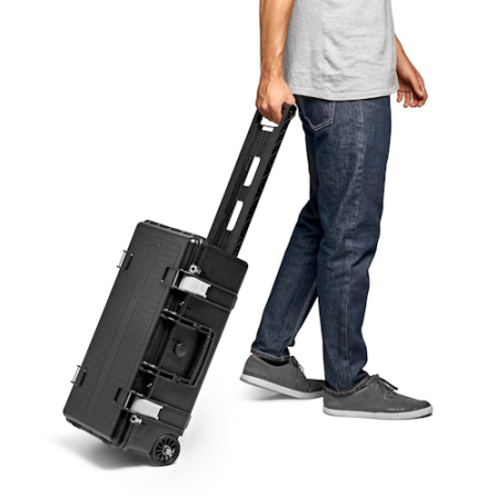 Manfrotto MB PL-RL-TL55 - walizka Reloader Tough 55 Low (+ uchwyt na statyw i organizer) - przykład użycia